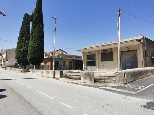 locale commerciale in vendita a Modica in zona Frigintini