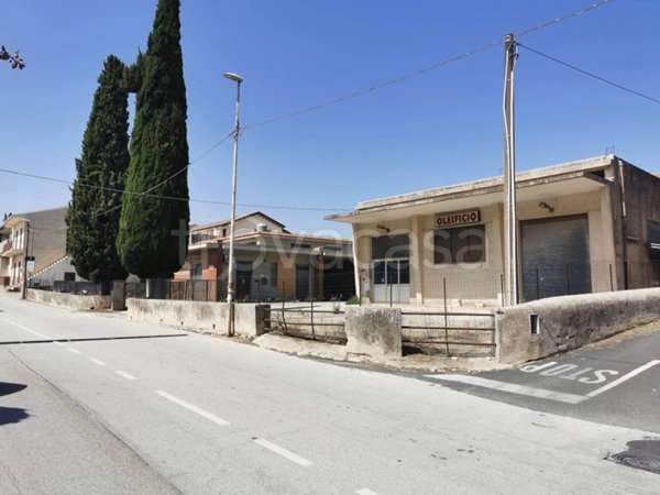 locale commerciale in vendita a Modica in zona Frigintini