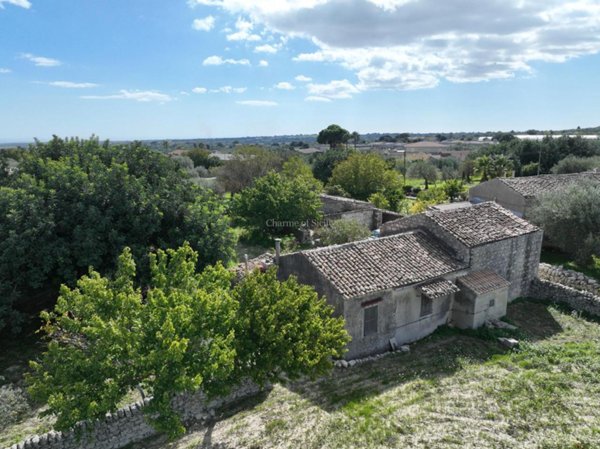 casa indipendente in vendita a Modica in zona Frigintini
