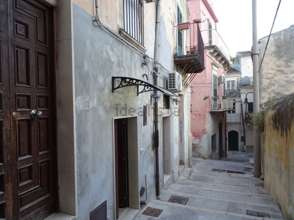 casa indipendente in vendita a Modica