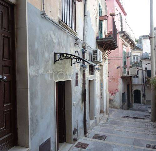 casa indipendente in vendita a Modica