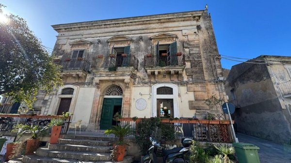 casa indipendente in vendita a Modica in zona Modica Alta