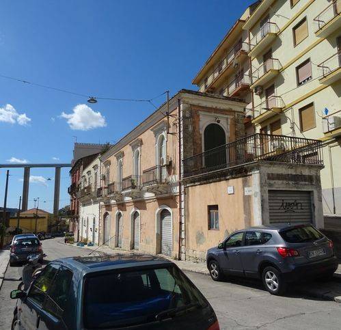 casa indipendente in vendita a Modica