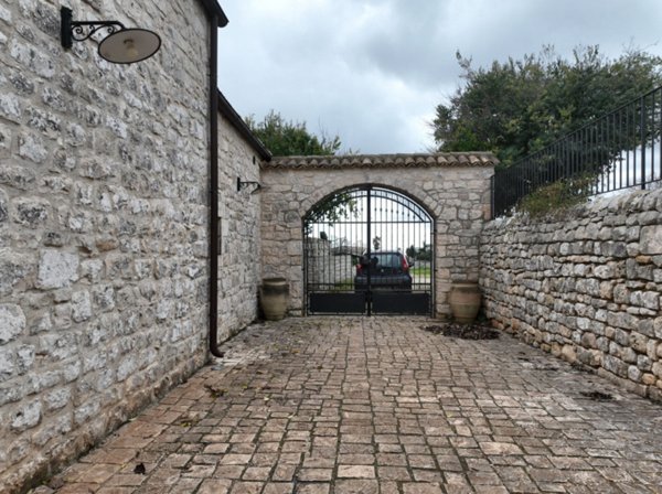 casa indipendente in vendita a Modica