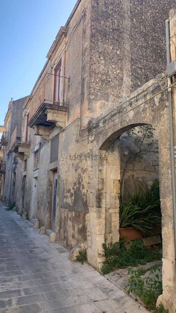 casa indipendente in vendita a Modica in zona Modica Alta