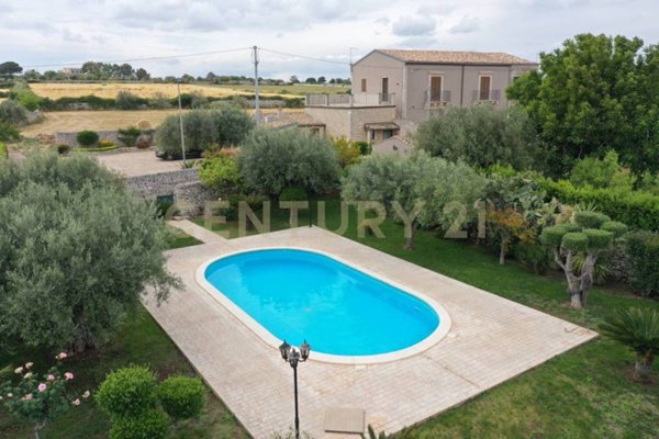 casa indipendente in vendita a Modica