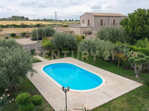 casa indipendente in vendita a Modica