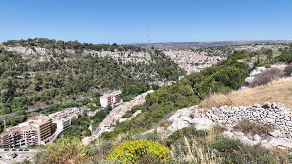 casa indipendente in vendita a Modica