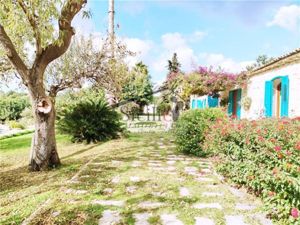 casa indipendente in vendita a Modica