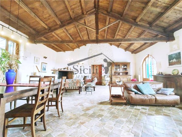 casa indipendente in vendita a Modica