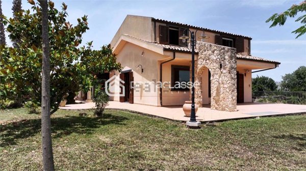casa indipendente in vendita a Modica