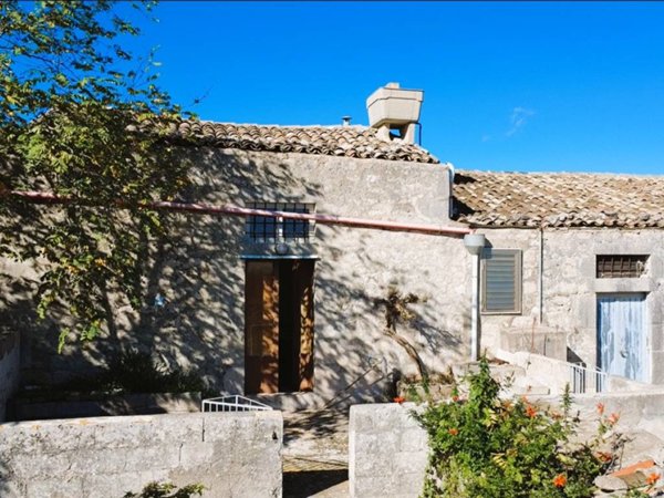 casa indipendente in vendita a Modica in zona Modica Alta