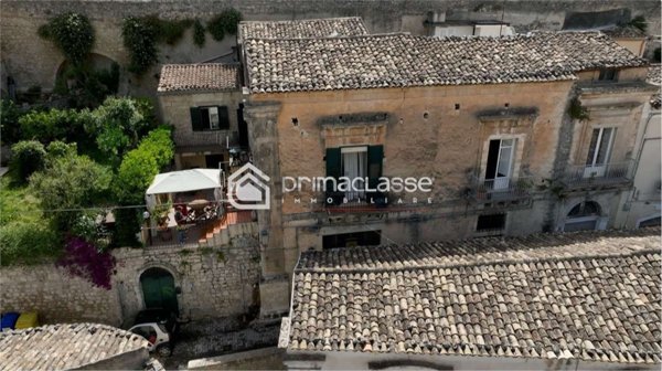 casa indipendente in vendita a Modica
