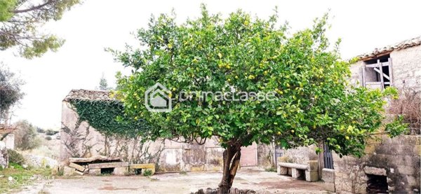 casa indipendente in vendita a Modica