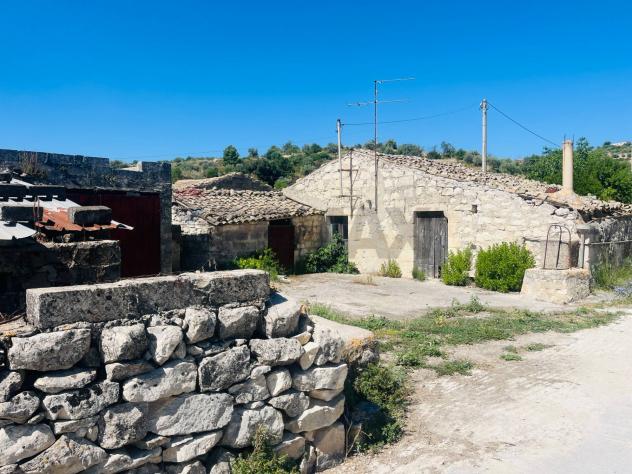 casa indipendente in vendita a Modica