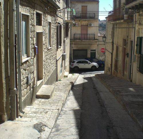 casa indipendente in vendita a Modica in zona Modica Alta