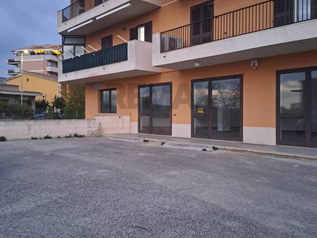 negozio in vendita a Modica in zona Sacro Cuore