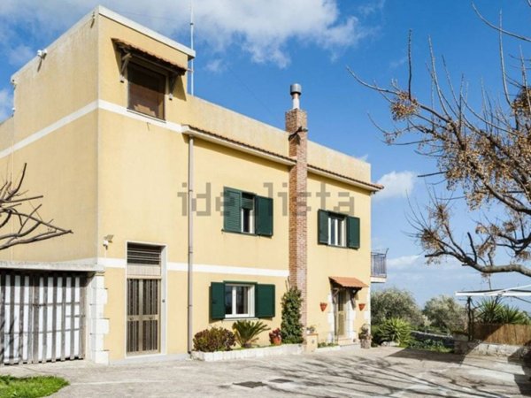 casa indipendente in vendita a Modica