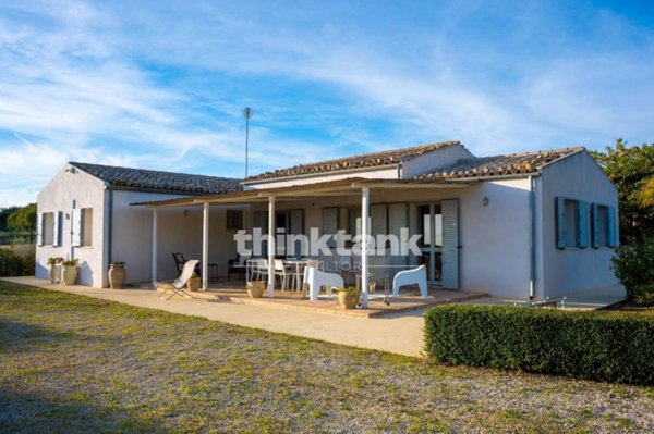 casa indipendente in vendita a Modica