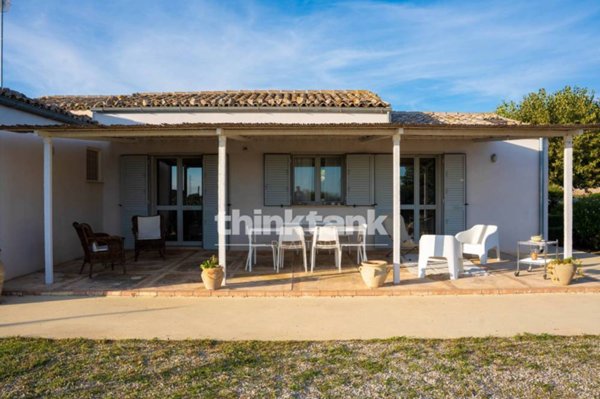 casa indipendente in vendita a Modica