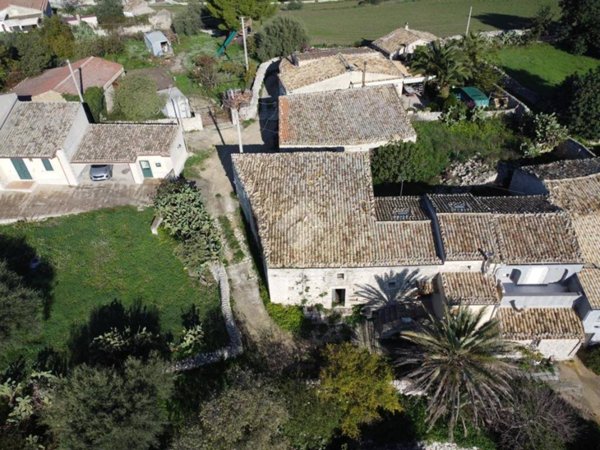 casa indipendente in vendita a Modica