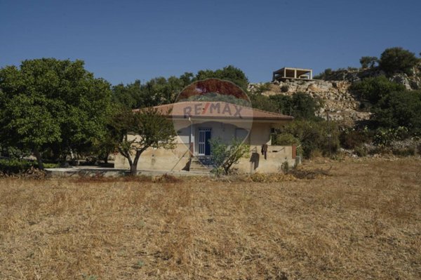 casa indipendente in vendita a Modica in zona Modica Bassa