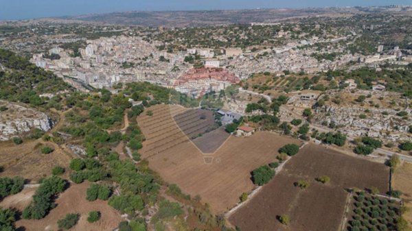 casa indipendente in vendita a Modica in zona Modica Bassa
