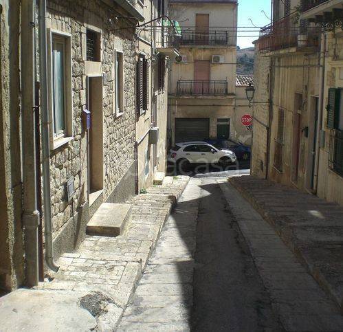 casa indipendente in vendita a Modica in zona Modica Alta