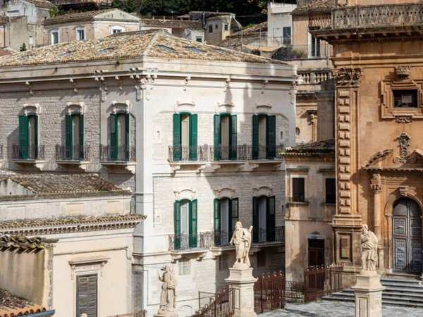 intera palazzina in vendita a Modica in zona Modica Alta