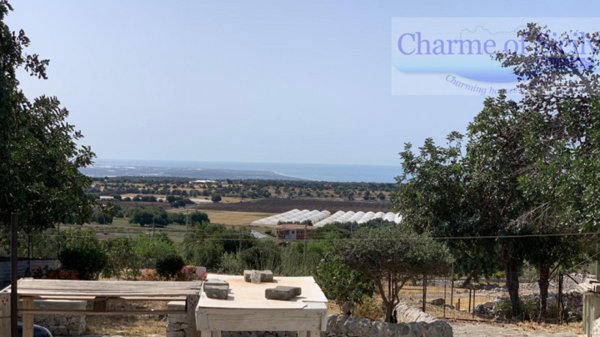 casa indipendente in vendita a Modica