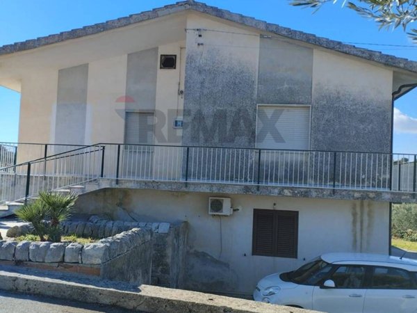 casa indipendente in vendita a Modica in zona Frigintini
