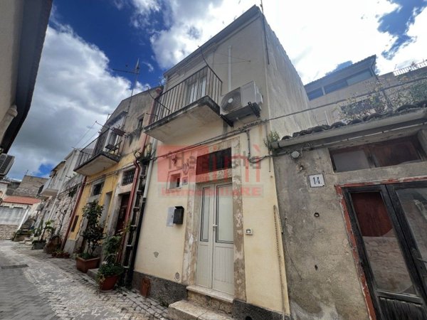 casa indipendente in vendita a Modica in zona Modica Bassa