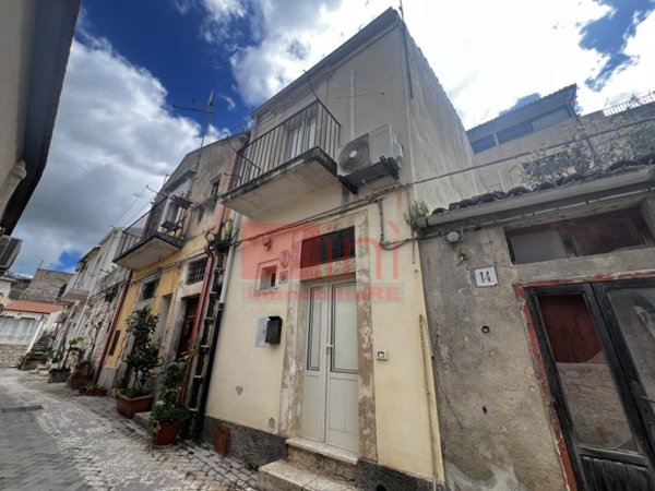 casa indipendente in vendita a Modica in zona Modica Bassa