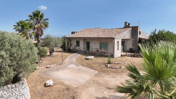 casa indipendente in vendita a Modica