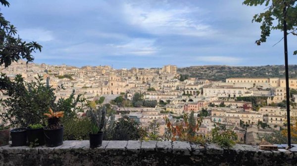casa indipendente in vendita a Modica