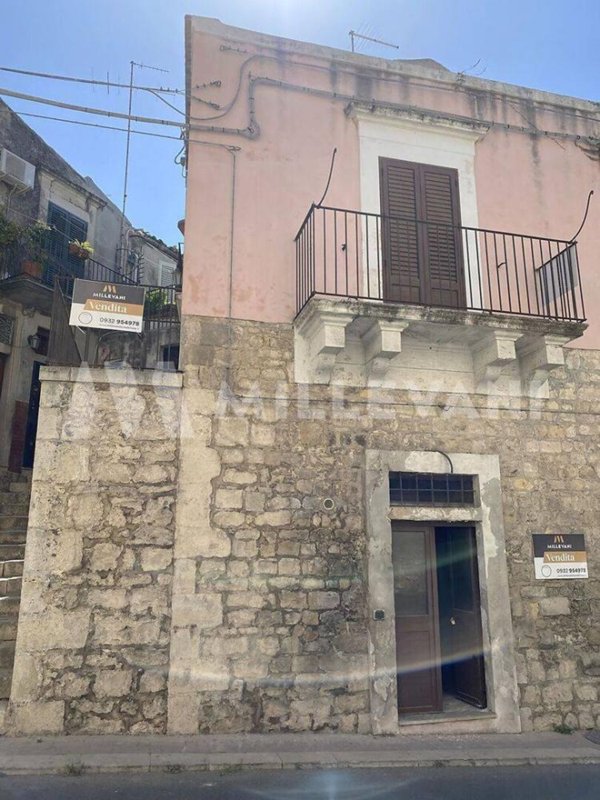 casa indipendente in vendita a Modica in zona Modica Alta