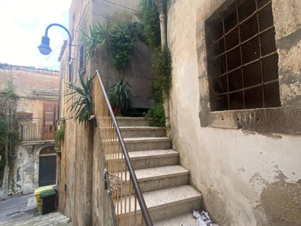 casa indipendente in vendita a Modica