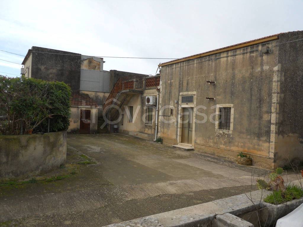 casa indipendente in vendita a Modica