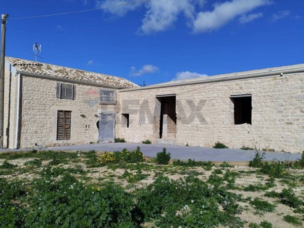 casa indipendente in vendita a Modica in zona Sacro Cuore
