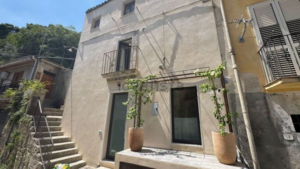 casa indipendente in vendita a Modica in zona Modica Bassa