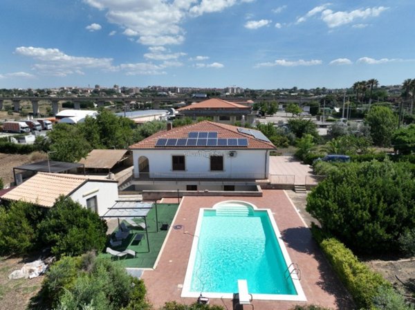 casa indipendente in vendita a Modica in zona Sacro Cuore