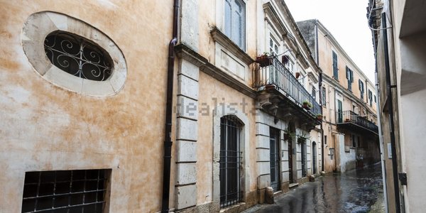 casa indipendente in vendita a Modica in zona Modica Bassa