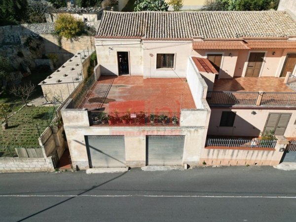 casa indipendente in vendita a Modica in zona Modica Alta