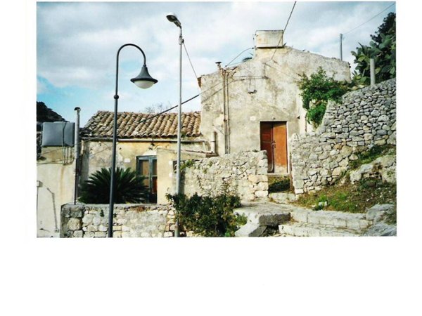 casa indipendente in vendita a Modica