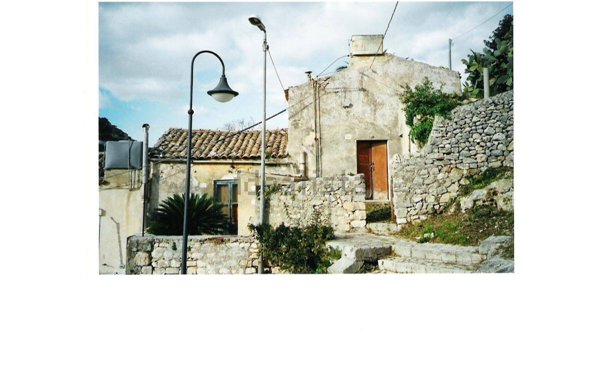 casa indipendente in vendita a Modica