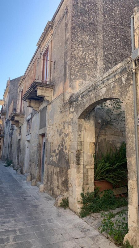 casa indipendente in vendita a Modica in zona Modica Alta