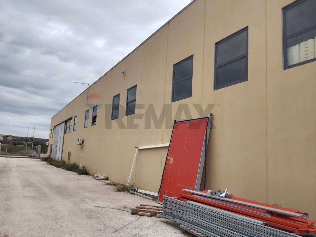 locale commerciale in vendita a Modica in zona Marina di Modica