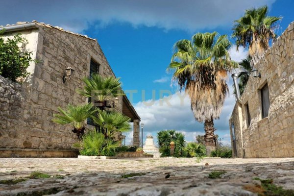 casa indipendente in vendita a Modica