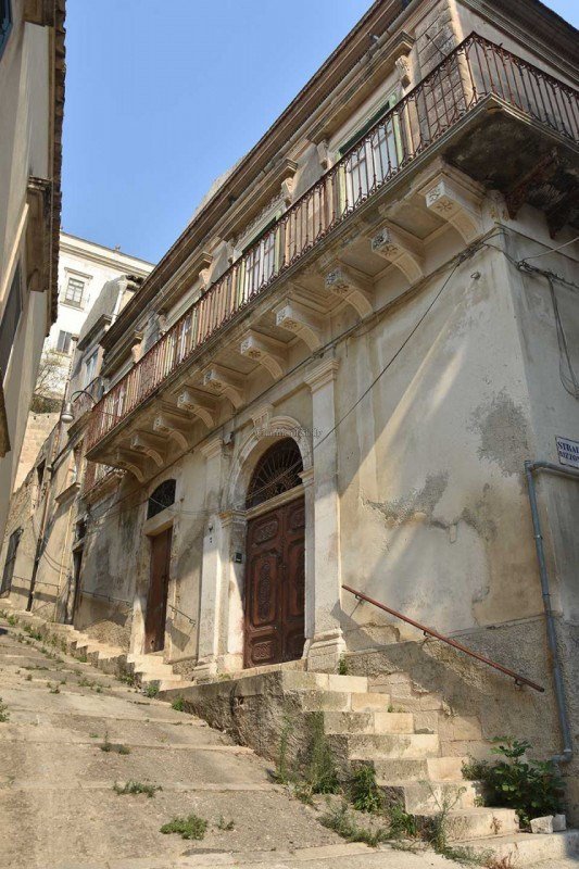 intera palazzina in vendita a Modica in zona Modica Bassa