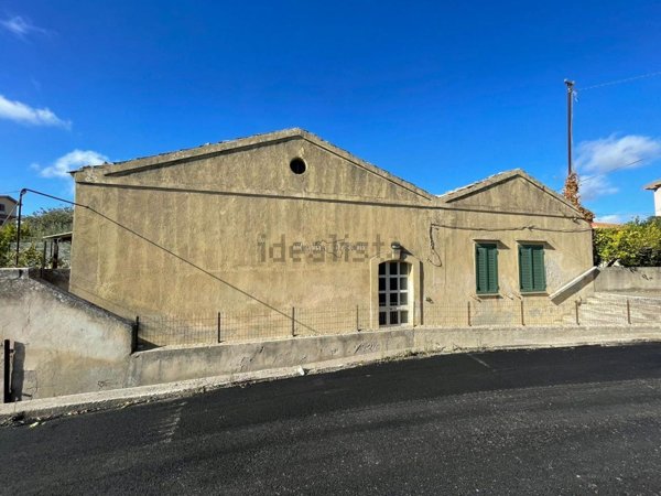 casa indipendente in vendita a Modica